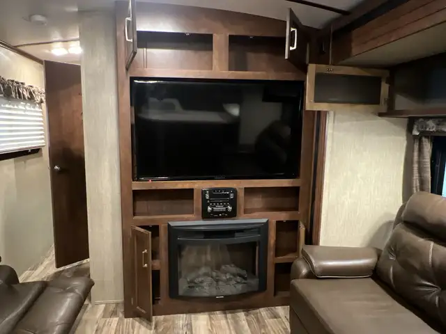 2017 Keystone Outback 332FK, FRONT KITCHEN & DINETTE SPACIOUS - Photo 14