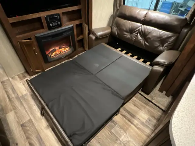 2017 Keystone Outback 332FK, FRONT KITCHEN & DINETTE SPACIOUS - Photo 19