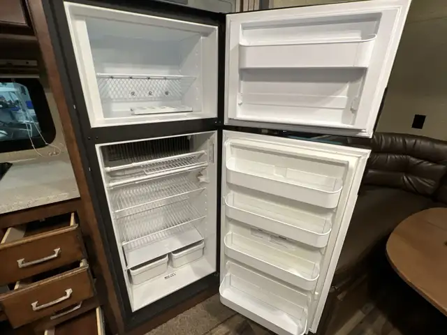 2017 Keystone Outback 332FK, FRONT KITCHEN & DINETTE SPACIOUS - Photo 23