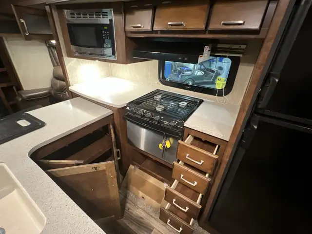 2017 Keystone Outback 332FK, FRONT KITCHEN & DINETTE SPACIOUS - Photo 24