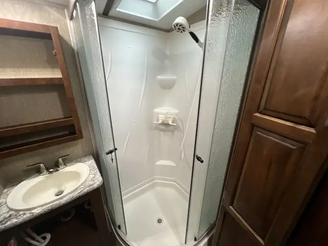 2017 Keystone Outback 332FK, FRONT KITCHEN & DINETTE SPACIOUS - Photo 28