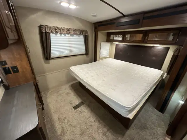 2017 Keystone Outback 332FK, FRONT KITCHEN & DINETTE SPACIOUS - Photo 29