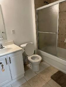 First floor room in sharing for rent, steps to Seneca@york $600. - Photo 6