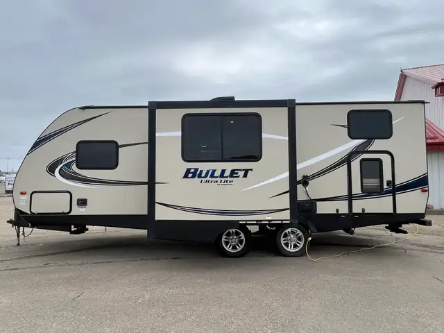 2018 KEYSTONE BULLET 247BHSW BUNKS, REAR BATHROOM, SECOND ACCESS - Photo 4