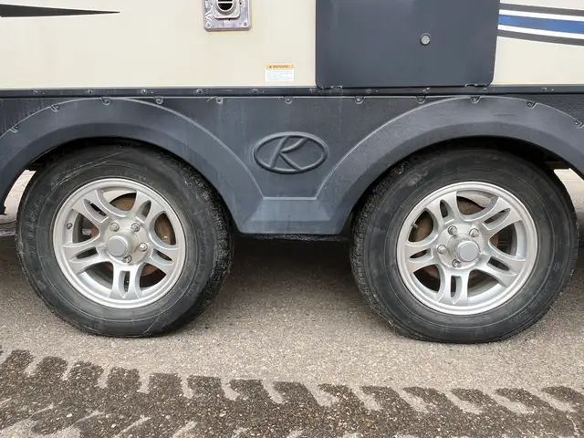 2018 KEYSTONE BULLET 247BHSW BUNKS, REAR BATHROOM, SECOND ACCESS - Photo 6
