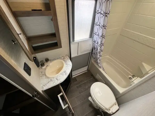 2018 KEYSTONE BULLET 247BHSW BUNKS, REAR BATHROOM, SECOND ACCESS - Photo 26