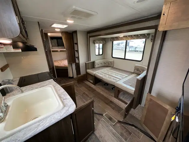 2018 KEYSTONE BULLET 247BHSW BUNKS, REAR BATHROOM, SECOND ACCESS - Photo 38