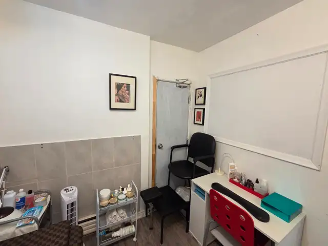 Commercial Retail Space In Toronto! - Photo 3