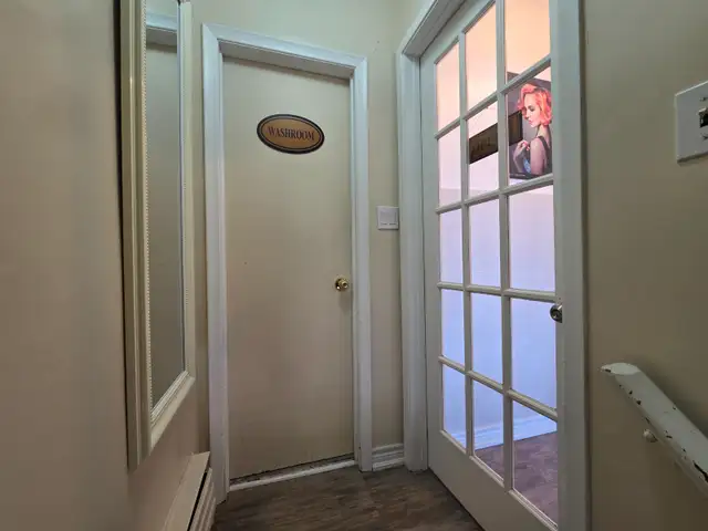 Commercial Retail Space In Toronto! - Photo 4