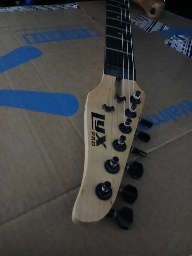 Guitar Electric - Photo 2