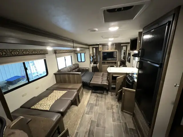 2018 KEYSTONE BULLET 272BHS, BUNKS, REAR BATHROOM, SECOND ACCESS - Photo 5
