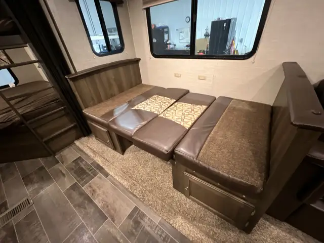 2018 KEYSTONE BULLET 272BHS, BUNKS, REAR BATHROOM, SECOND ACCESS - Photo 32