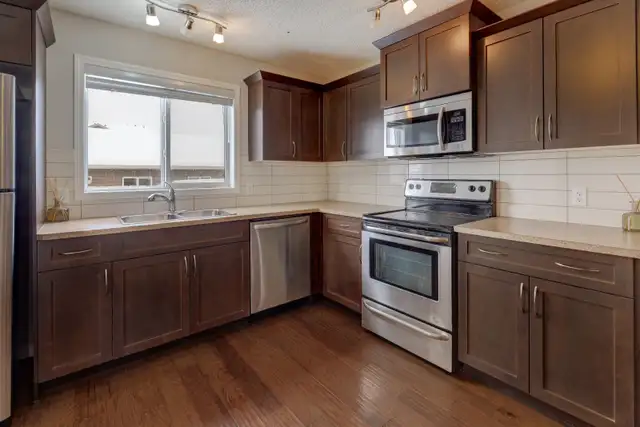 PRICE DROP! MODERN FULLY DEVELOPED COCHRANE HOME FOR SALE - Photo 3