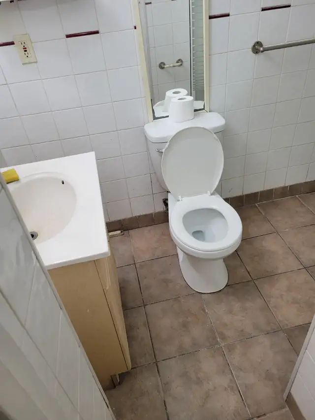 Furnished 1 Bedroom Basement For Rent! - Photo 3