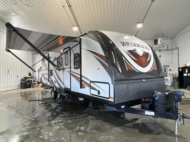 2018 Wilderness 2475BBH BUNKS, SPACIOUS, OUTDOOR KITCHEN