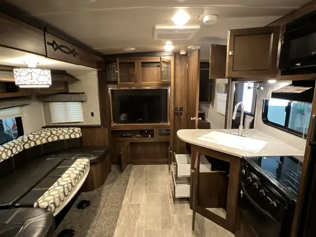 2018 Wilderness 2475BBH BUNKS, SPACIOUS, OUTDOOR KITCHEN - Photo 6