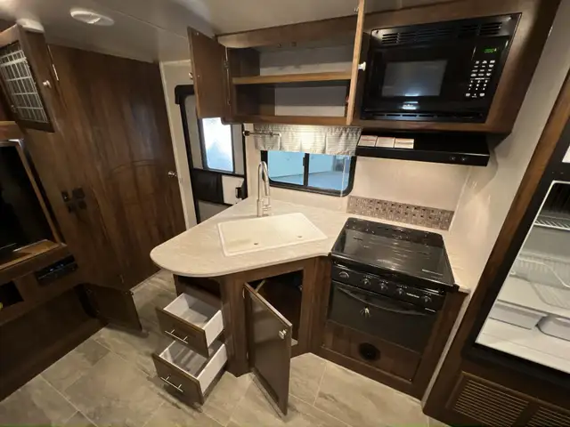 2018 Wilderness 2475BBH BUNKS, SPACIOUS, OUTDOOR KITCHEN - Photo 25