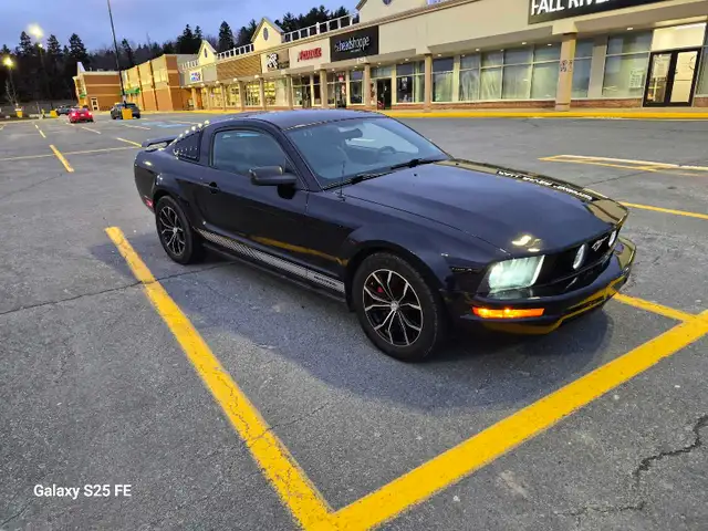 2005 Ford Mustang - Photo 2