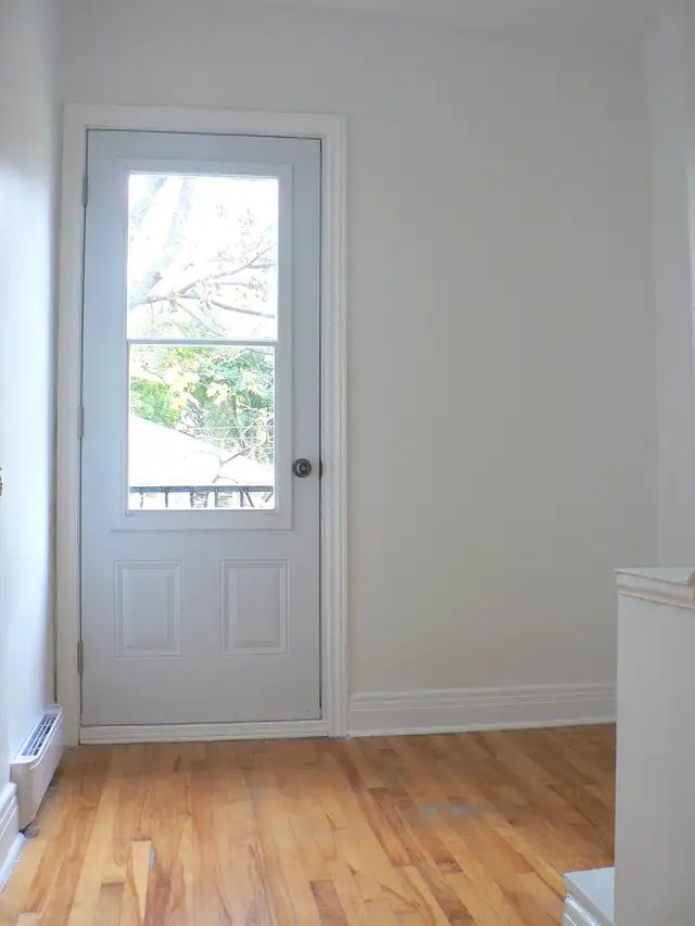 NDG 3Bed1bath   office spacious apartment -2nd floor Duplex - Photo 2