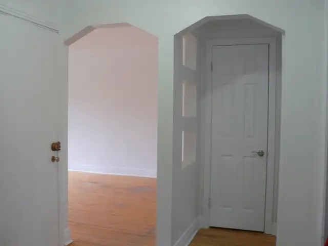 NDG 3Bed1bath   office spacious apartment -2nd floor Duplex - Photo 3