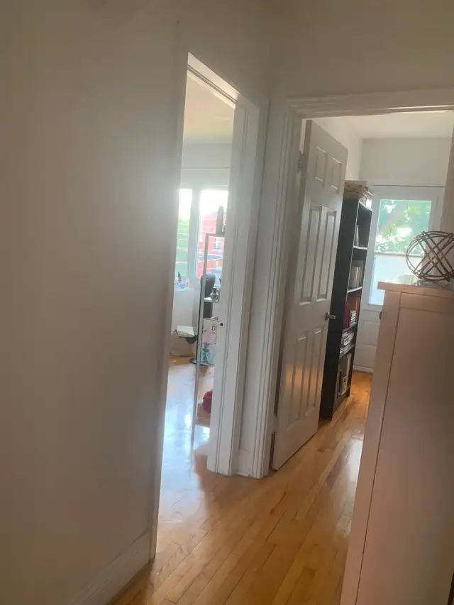 NDG 3Bed1bath   office spacious apartment -2nd floor Duplex - Photo 10