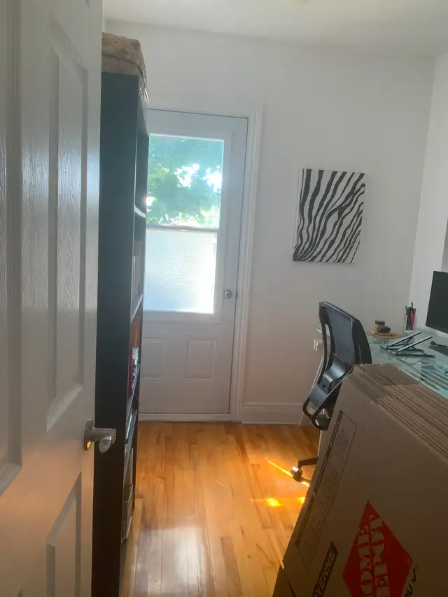 NDG 3Bed1bath   office spacious apartment -2nd floor Duplex - Photo 12
