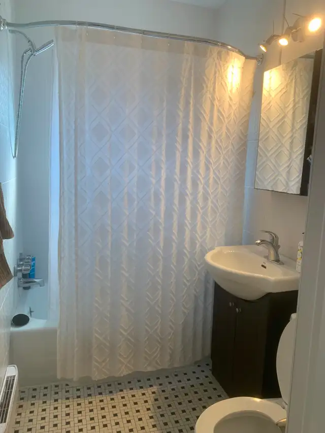 NDG 3Bed1bath   office spacious apartment -2nd floor Duplex - Photo 13