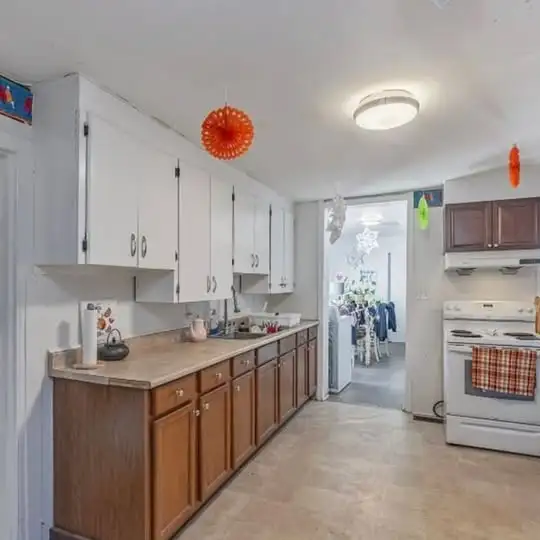 Queen's University Student Housing - 1 bedroom for rent (May 1) - Photo 12