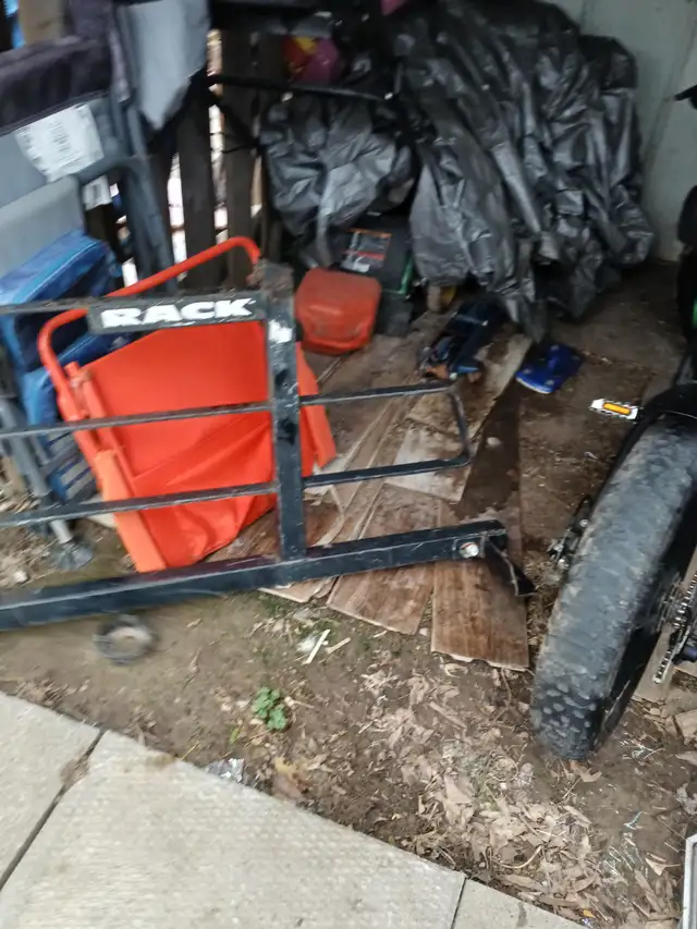 Safety bar for a truck