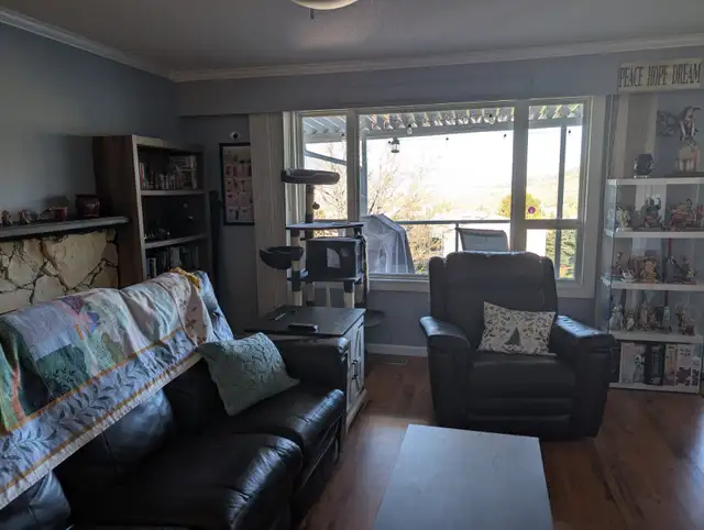 House for sale by owner - 1241 Monashee Court, Kamloops, BC - Photo 3