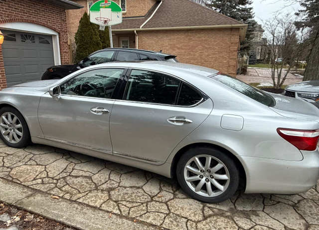 FOR SALE – 2008 Lexus LS 460 - Photo 2
