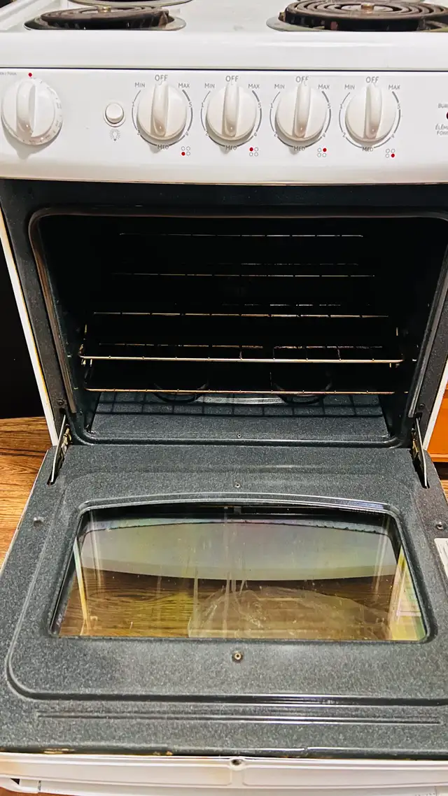 Apartment Stove GE Brand - Photo 2