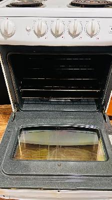 Apartment Stove GE Brand - Photo 2