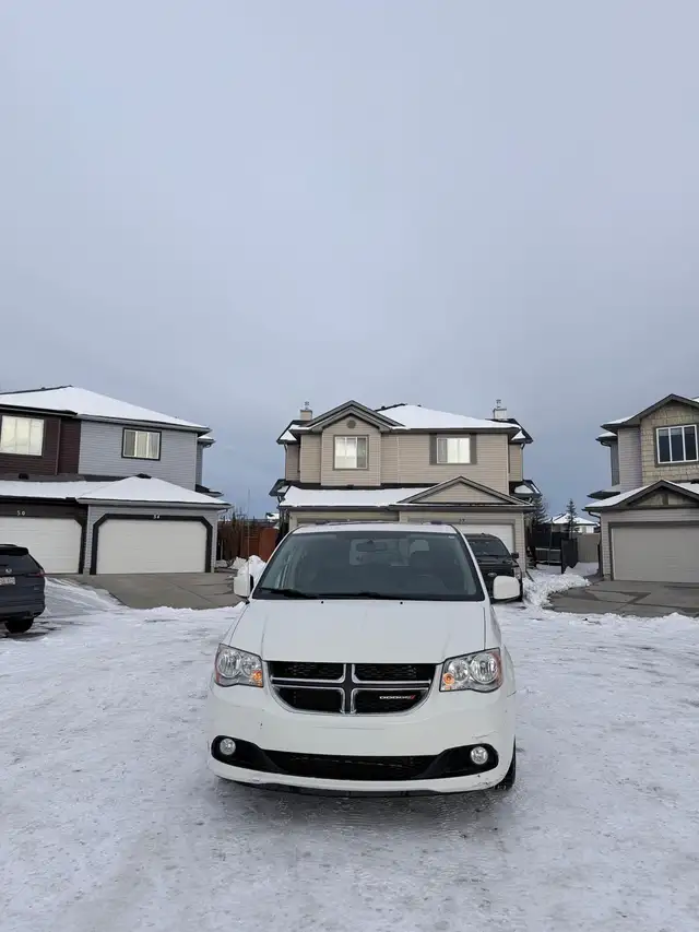 2012 Dodge Caravan – Clean, Reliable, Ready to Drive - Photo 5