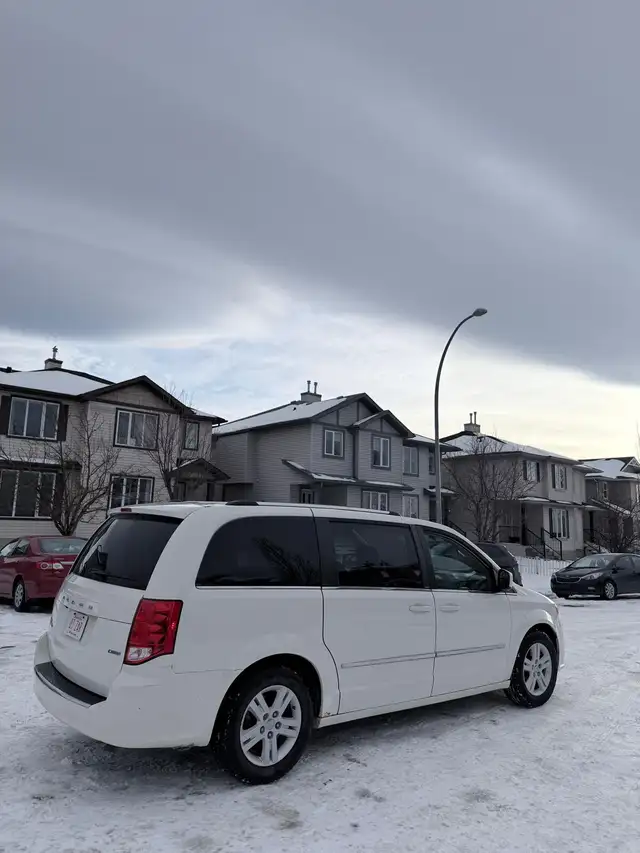 2012 Dodge Caravan – Clean, Reliable, Ready to Drive - Photo 6