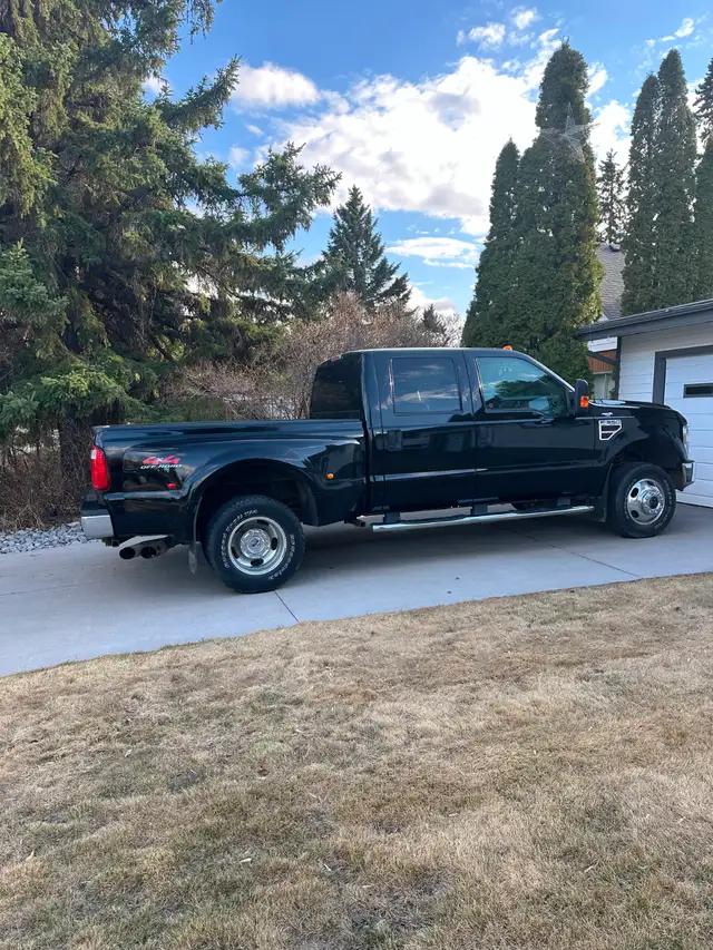 2008 Ford F-350 Diesel Dually – 113,000 KM – One Owner - Photo 2