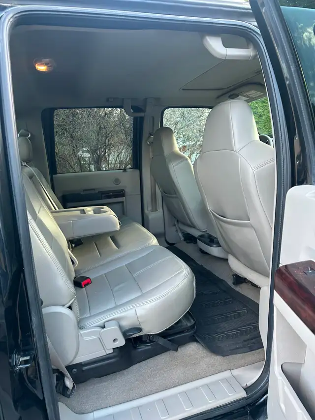 2008 Ford F-350 Diesel Dually – 113,000 KM – One Owner - Photo 8