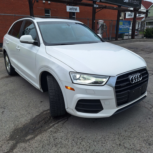 2016 Audi Q3 TFSI Komfort, AWD, 2.0L 4cyl, 43 Service records! - Photo 12