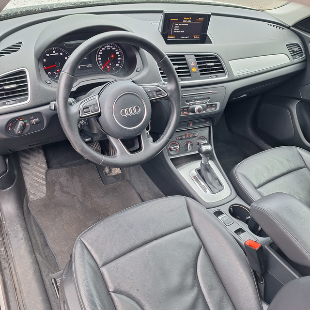 2016 Audi Q3 TFSI Komfort, AWD, 2.0L 4cyl, 43 Service records! - Photo 17