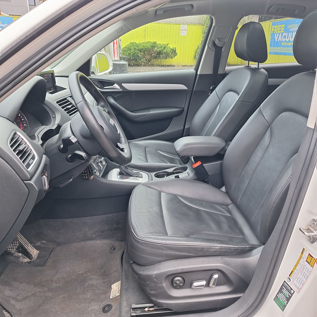 2016 Audi Q3 TFSI Komfort, AWD, 2.0L 4cyl, 43 Service records! - Photo 18