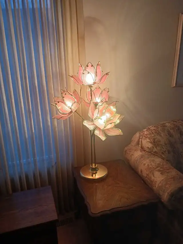 Hollywood lotus lamps - Photo 2