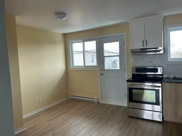 3 1/2, entièrement rénové, poêle frigo inclus, 1075$ 1er juin - Photo 3