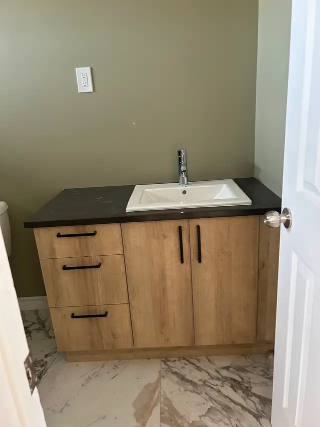 3 1/2, entièrement rénové, poêle frigo inclus, 1075$ 1er juin - Photo 4