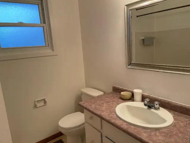 READY TODAY Room in London (near Algyle Mall)-$900 All inclusive - Photo 6