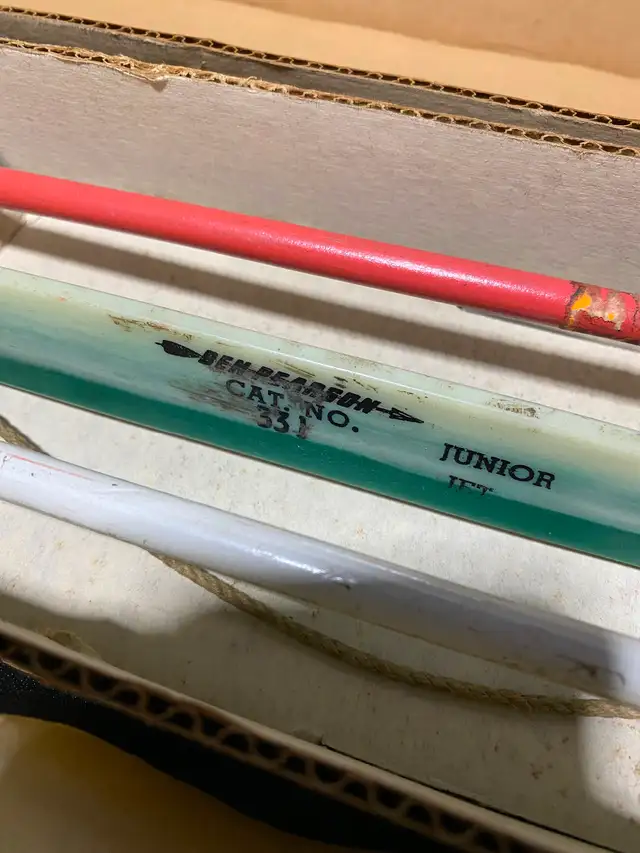 Ben Pearson Recurve Bow Junior Archery Set in original box - Photo 2