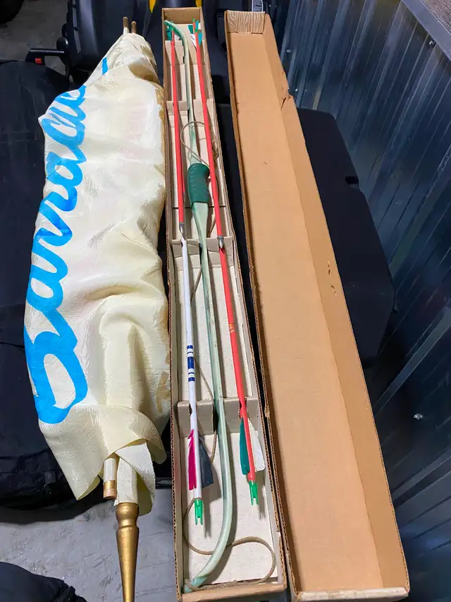 Ben Pearson Recurve Bow Junior Archery Set in original box - Photo 3