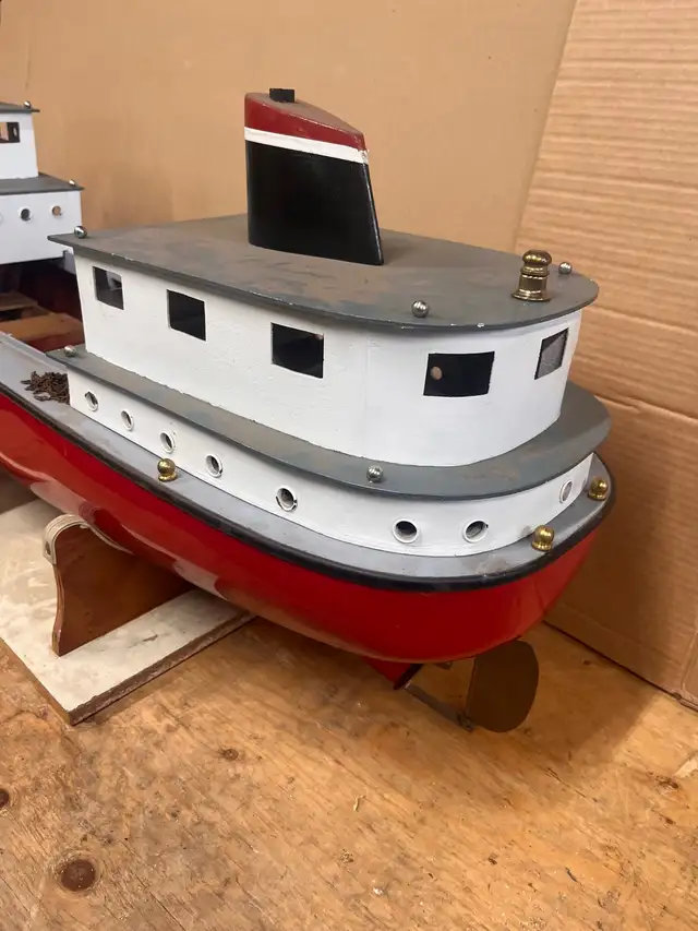 Huge remote controlled 1950s utility river tugboat - Photo 3