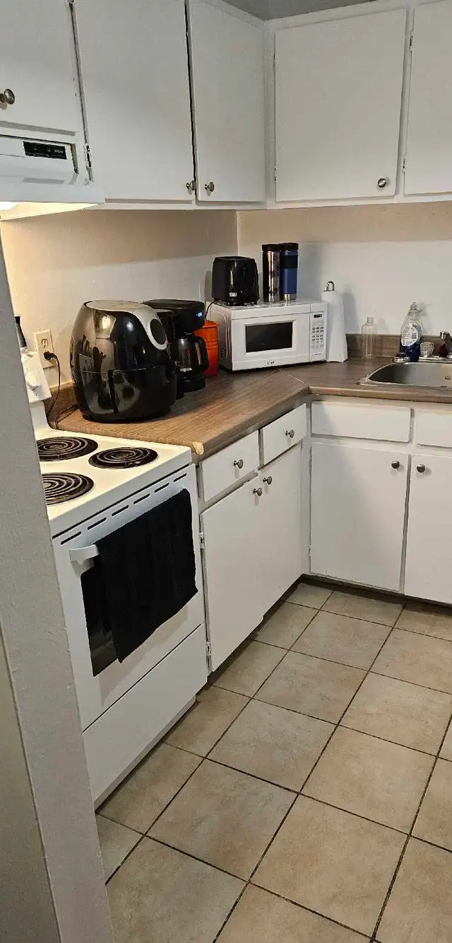 Hull – All-Inclusive | 1st Month FREE   AC Fee PAID   Early Move - Photo 4