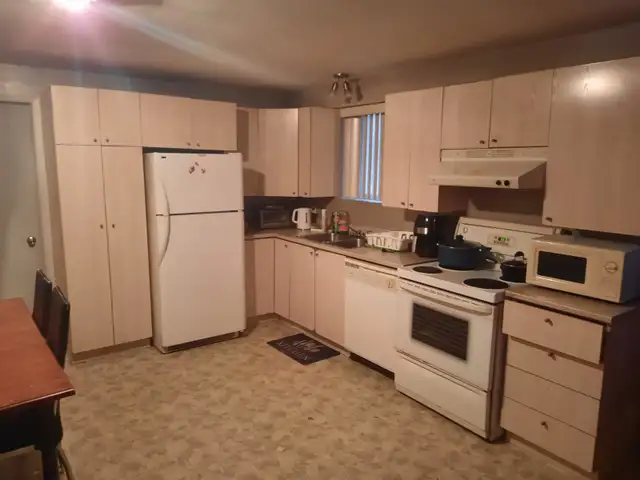 Demi sous-sol rénové à louer à Ahuntsic Cartierville