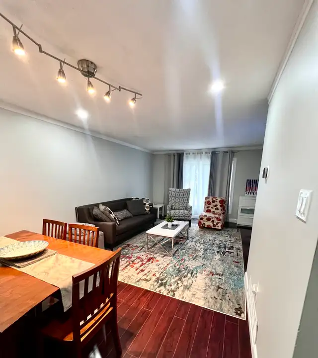 Beautiful Furnished Room for Rent – Female Only | Whitby - Photo 2